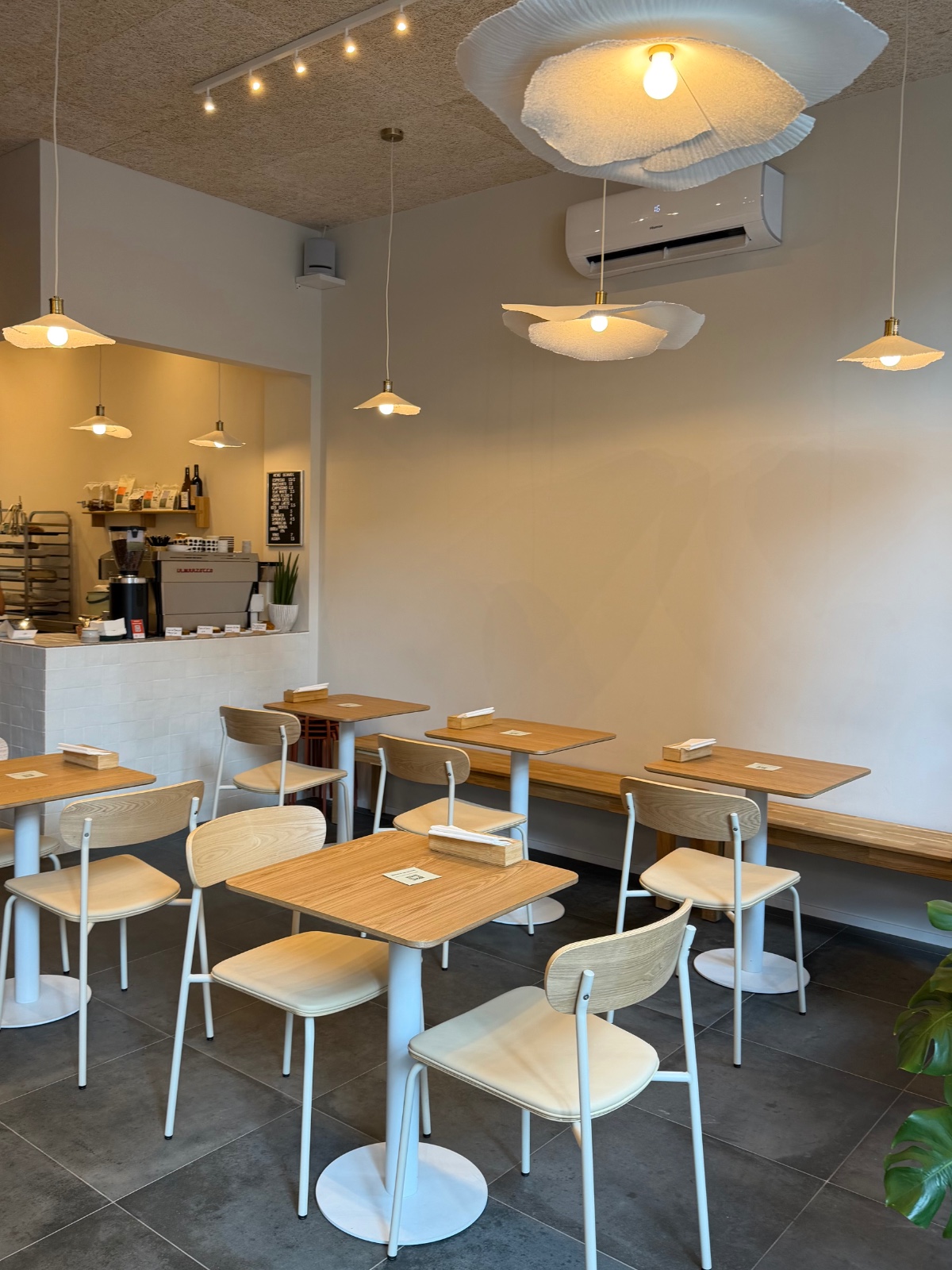 June Collective — Tricolore, Milano